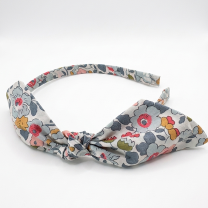 Small Knotted Bow